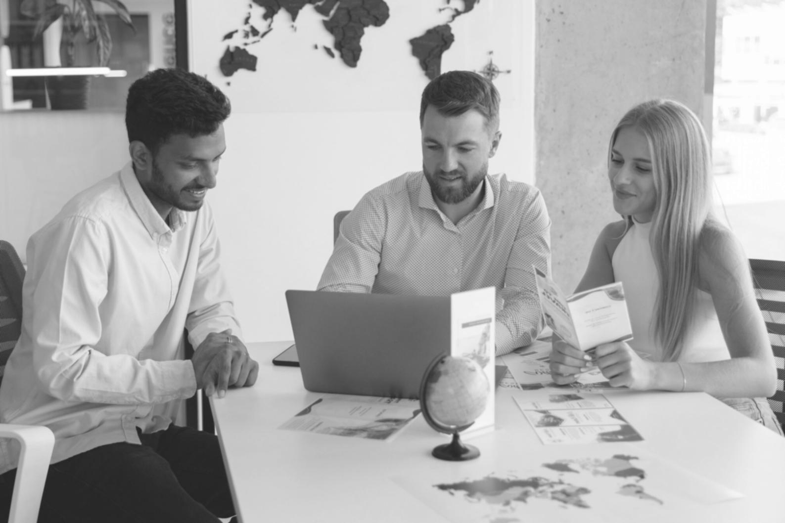 Kreative Teamarbeit bei Finanzplanung